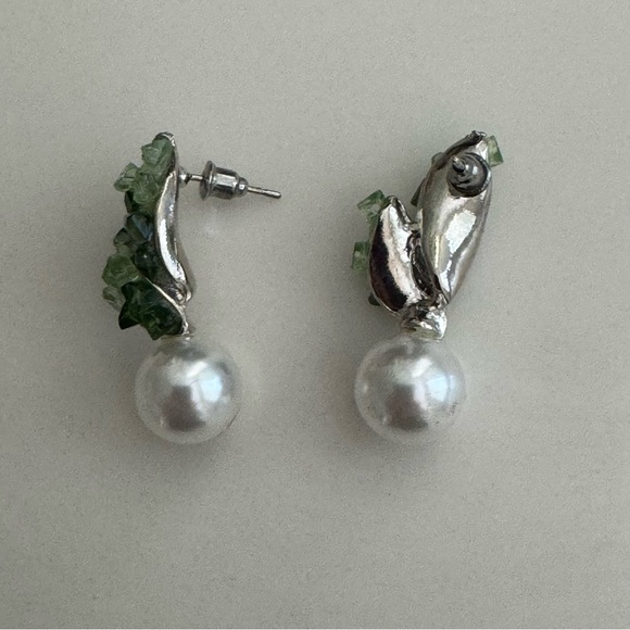 Elegant Pearl and Green Drop Earrings - Picture 3 of 5
